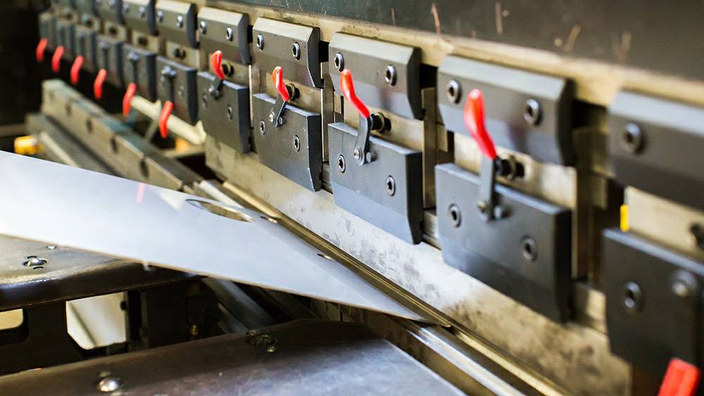 制作钣金加工项目都有哪些基础设备？-三亚敬轩现代农业管理有限公司